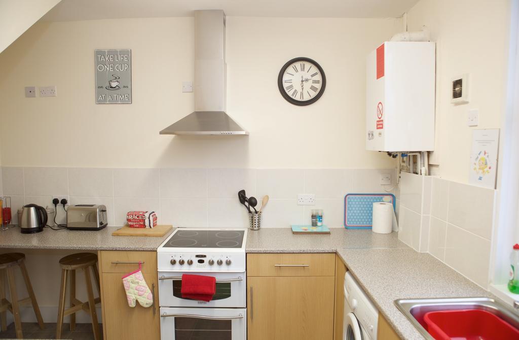 Bristol Serviced Lets - 152/154 Bath Road Екстериор снимка