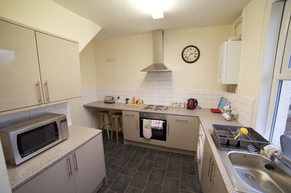 Bristol Serviced Lets - 152/154 Bath Road Екстериор снимка