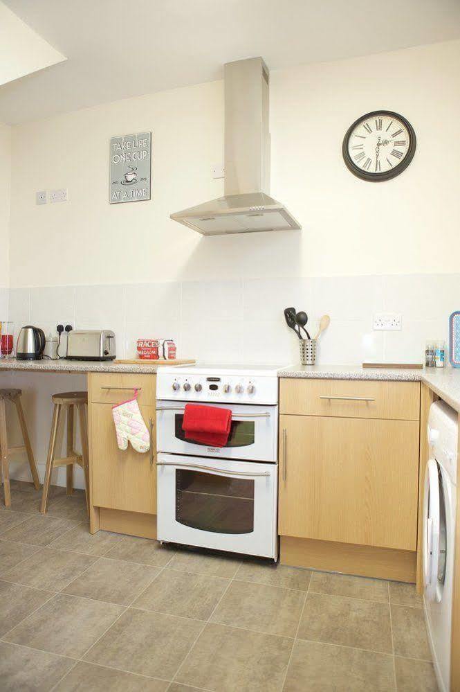 Bristol Serviced Lets - 152/154 Bath Road Екстериор снимка