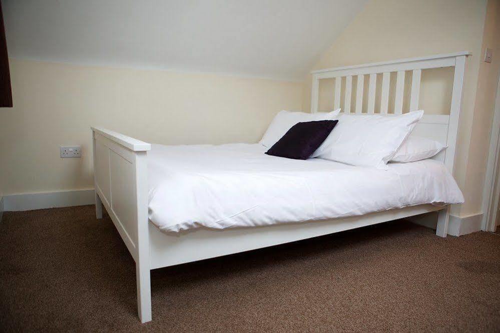 Bristol Serviced Lets - 152/154 Bath Road Екстериор снимка